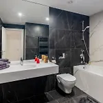 One Luxury Herastrau Parc *