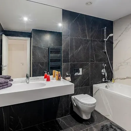 One Best Luxury Herastrau Parc *